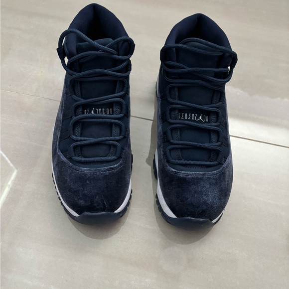 women’s air jordan 11 retro midnight navy velvet size 8 - Picture 4 of 4